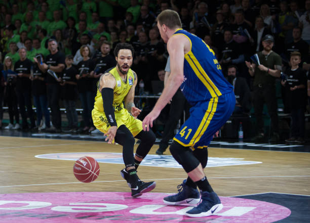 与某位亚洲 与某位亚洲