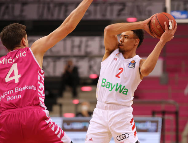 察双方临场 察双方临场